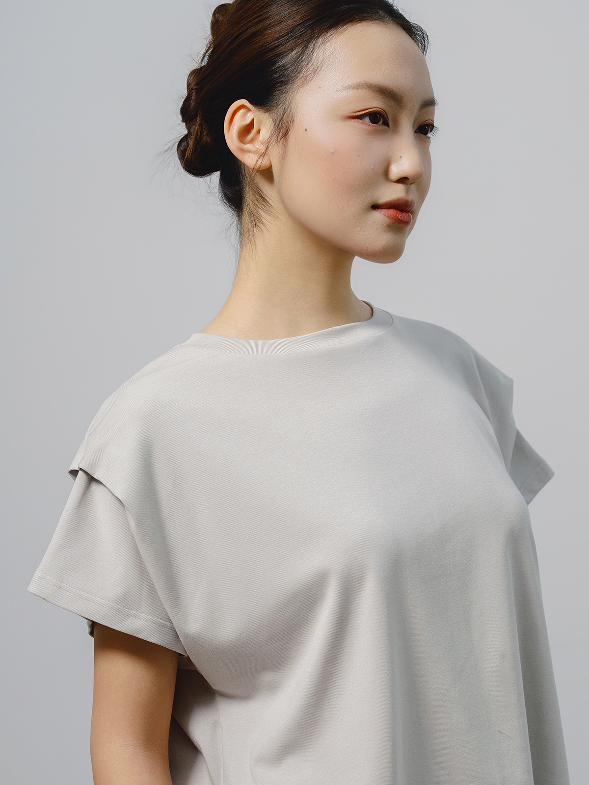 エフォートレス　タックドレープカットソー　モノトーン