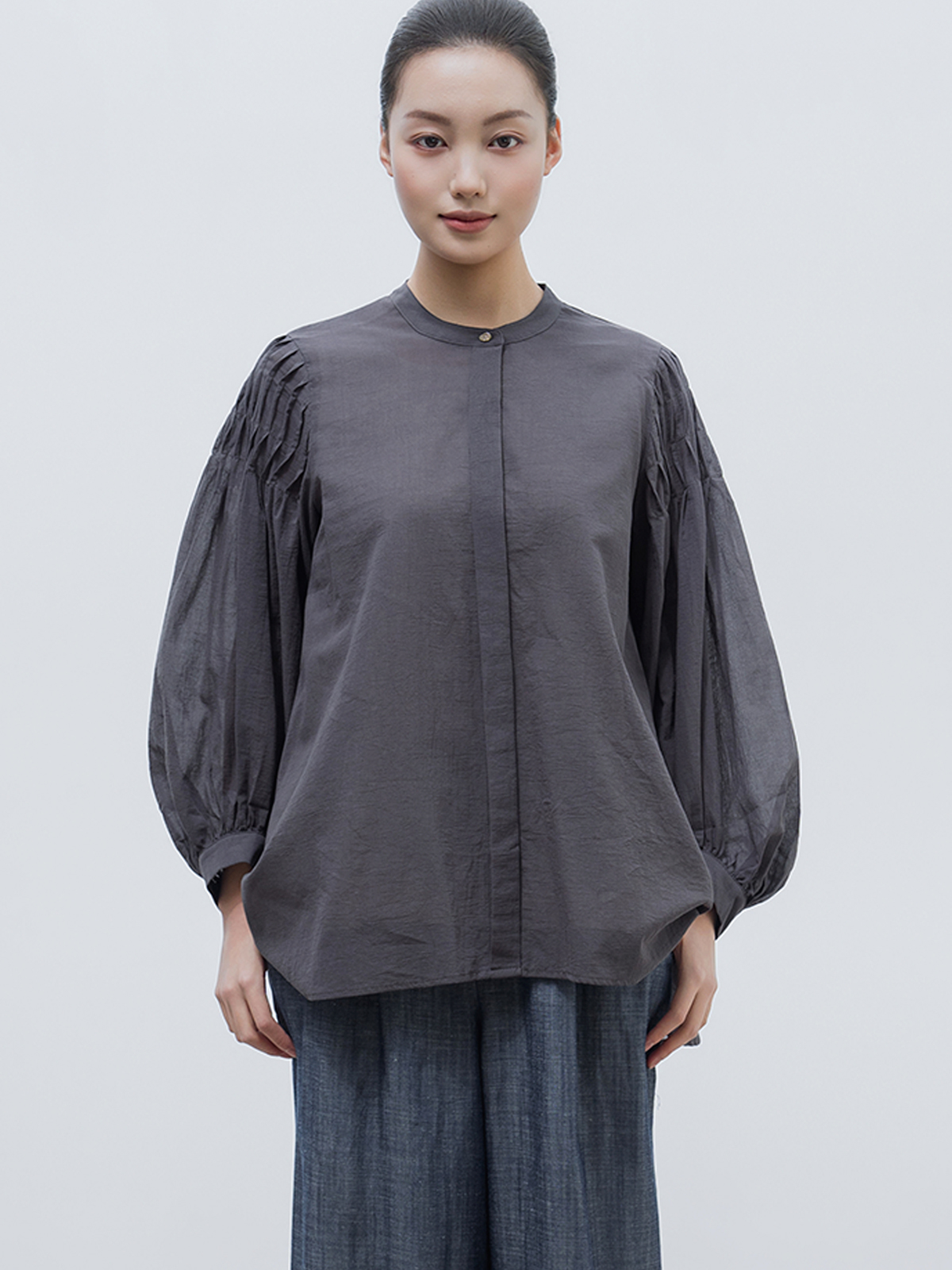 ちりめん ねじれピンタックブラウス モノトーン