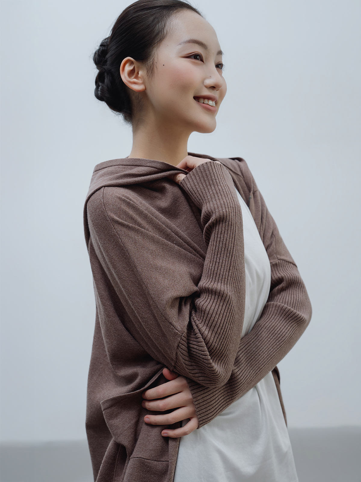 エアリーフーディ　ジップアップ