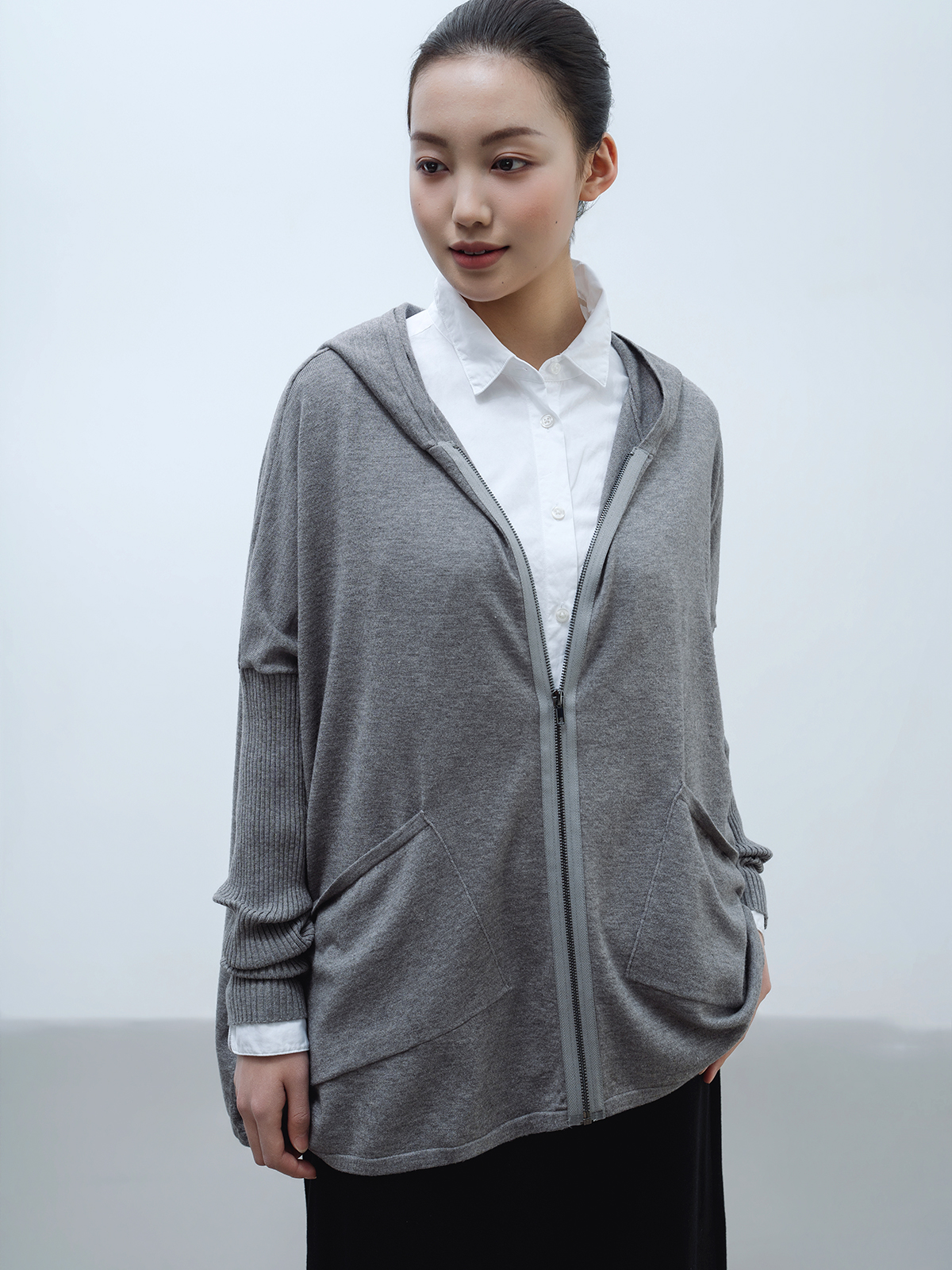 エアリーフーディ ジップアップ　モノトーン　