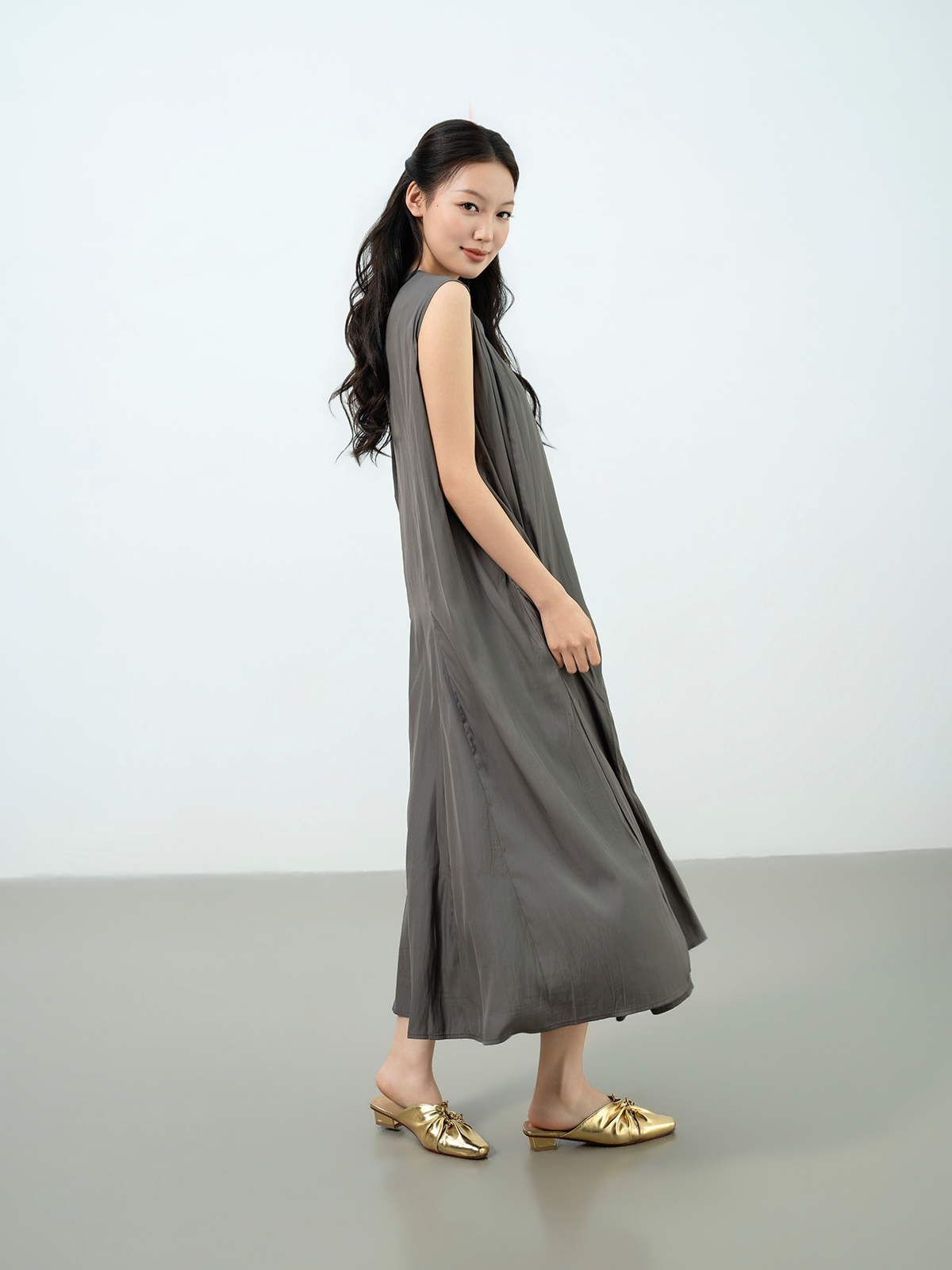 LEO09057-104