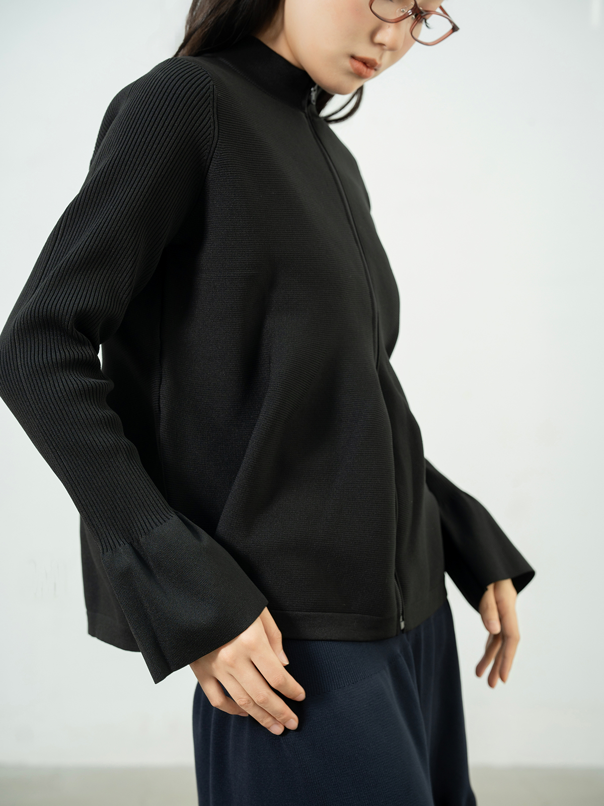 LEO09982-885