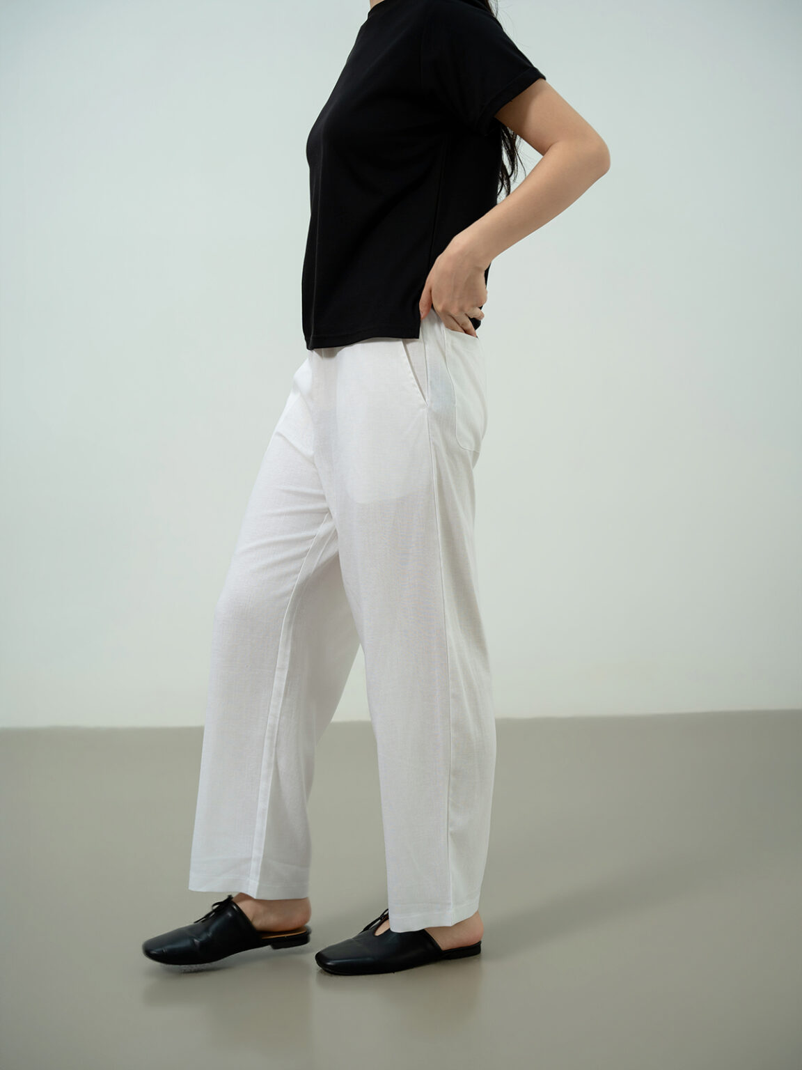 LEO09621-563