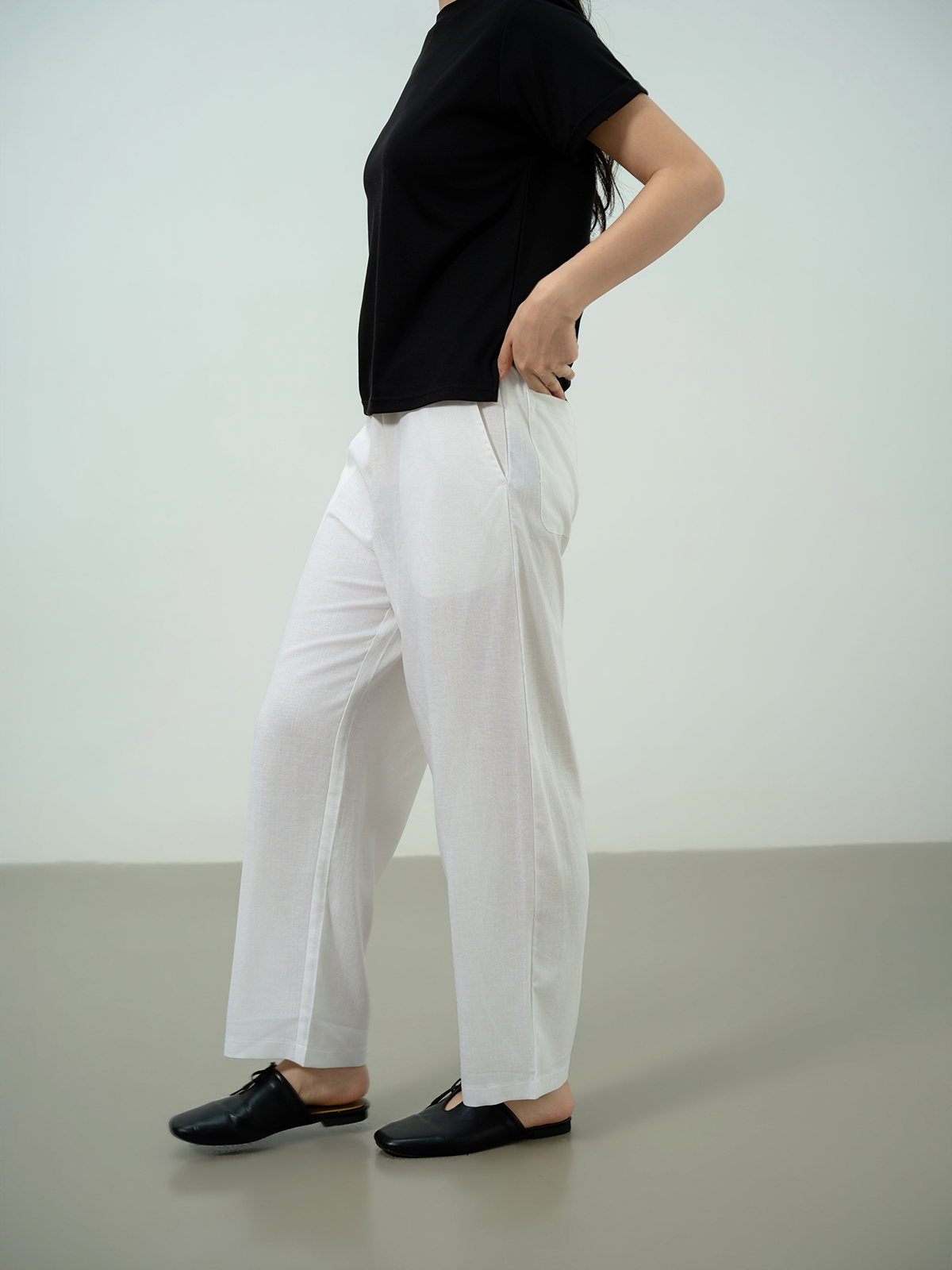 LEO09621-563